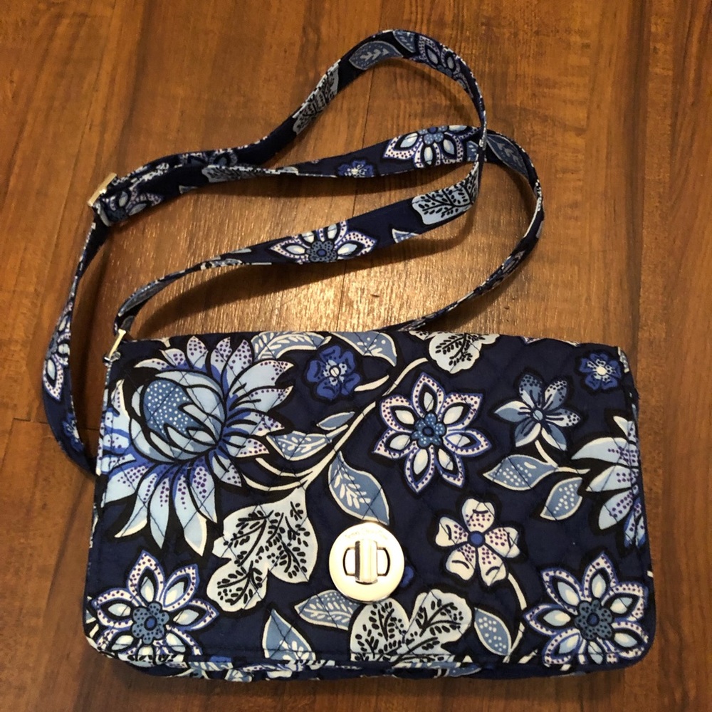 Vera Bradley stunning crossbody purse with lock